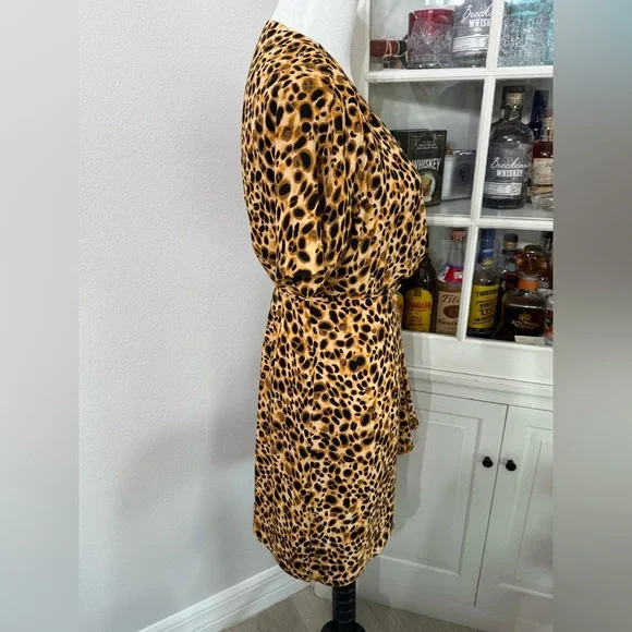 Aritzia Babaton Wallace Short Sleeve Wrap Dress V-neck Animal Print - Picture 6 of 8